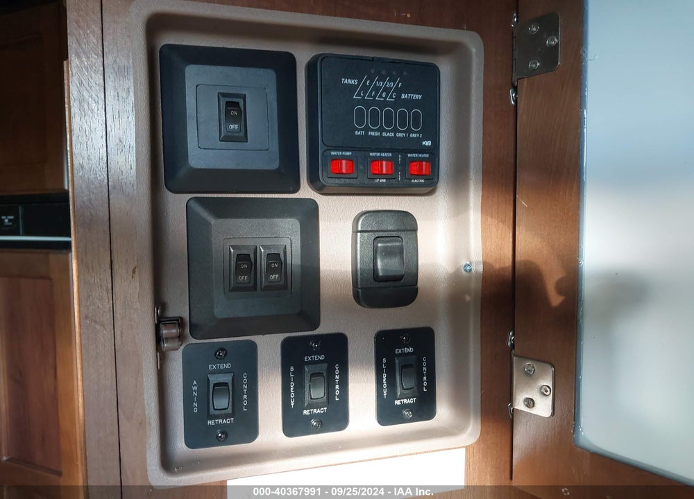 2014 JAYCO EAGLE 33.5 RETS VIN: 1UJCJ0BT2E1PG0106