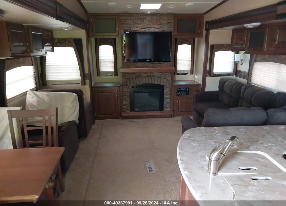 2014 JAYCO EAGLE 33.5 RETS VIN: 1UJCJ0BT2E1PG0106