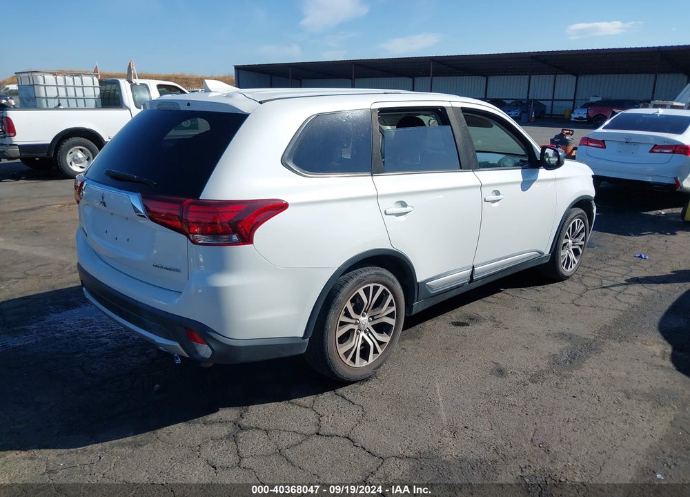 2018 MITSUBISHI OUTLANDER ES VIN: JA4AD2A3XJZ053731