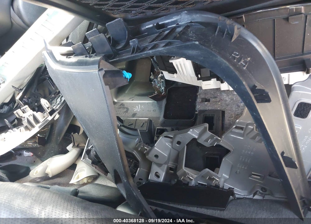 2013 TOYOTA LAND CRUISER V8 VIN: JTMHY7AJ8D4010950