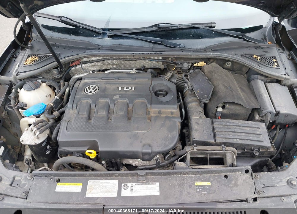 2015 VOLKSWAGEN PASSAT 2.0L TDI SE VIN: 1VWBV7A31FC117862