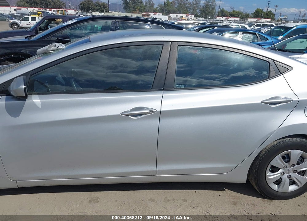 2016 HYUNDAI ELANTRA SE VIN: 5NPDH4AE5GH696721