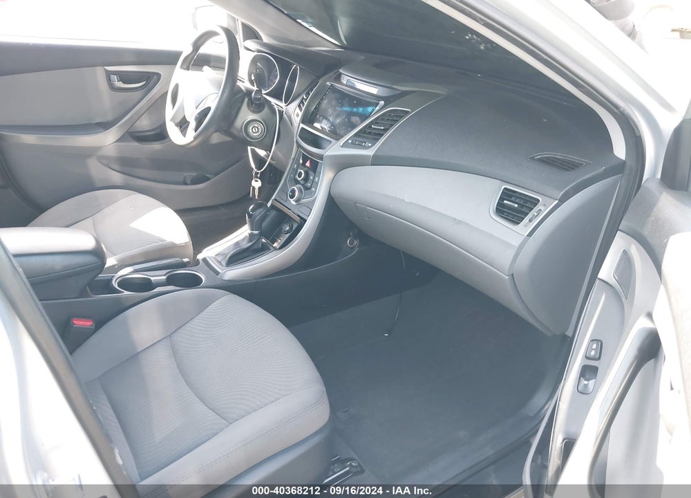 2016 HYUNDAI ELANTRA SE VIN: 5NPDH4AE5GH696721