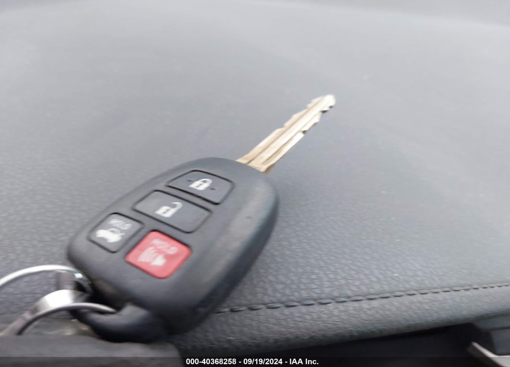 2014 TOYOTA COROLLA LE VIN: 2T1BURHE2EC115066