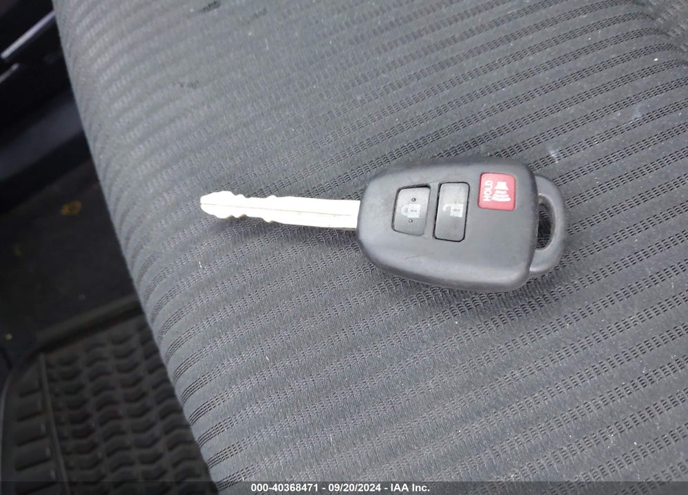 2018 TOYOTA RAV4 LE VIN: JTMBFREV2JJ230196
