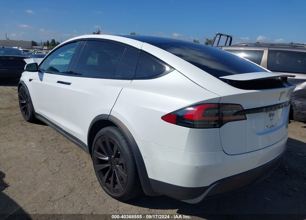 2022 TESLA MODEL X PLAID TRI MOTOR ALL-WHEEL DRIVE VIN: 7SAXCBE63NF333142