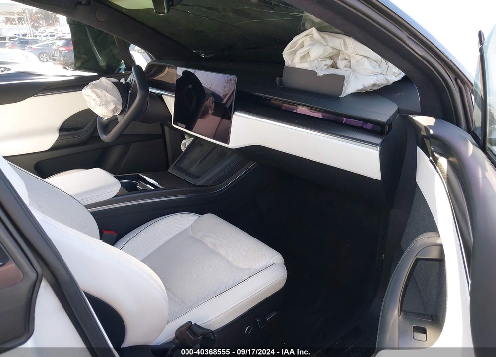 2022 TESLA MODEL X PLAID TRI MOTOR ALL-WHEEL DRIVE VIN: 7SAXCBE63NF333142