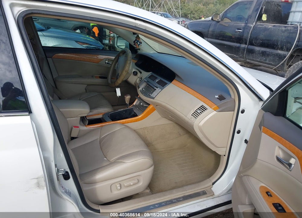 2005 TOYOTA AVALON XLS VIN: 4T1BK36BX5U010205