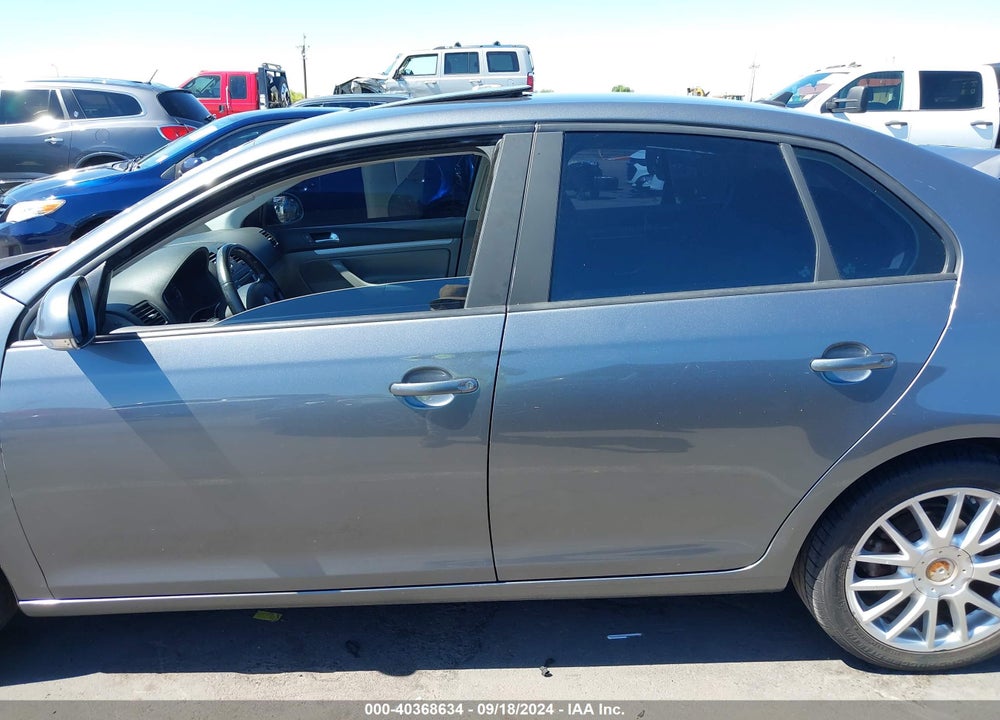 2008 VOLKSWAGEN JETTA WOLFSBURG EDITION VIN: 3VWRJ71K98M164057