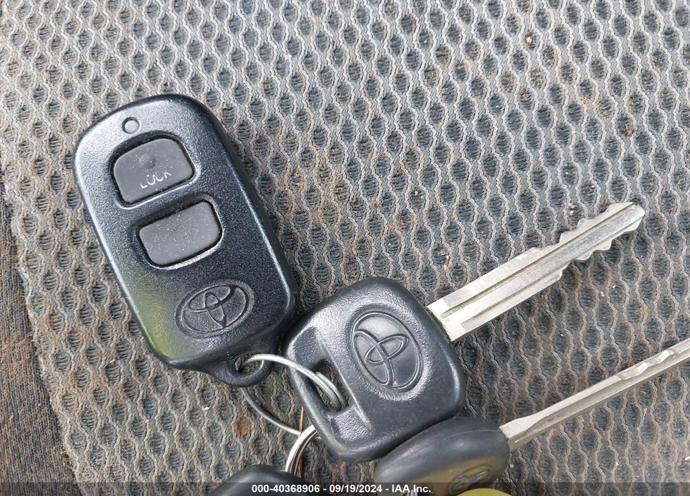 2005 TOYOTA RAV4 VIN: JTEHD20V656023944