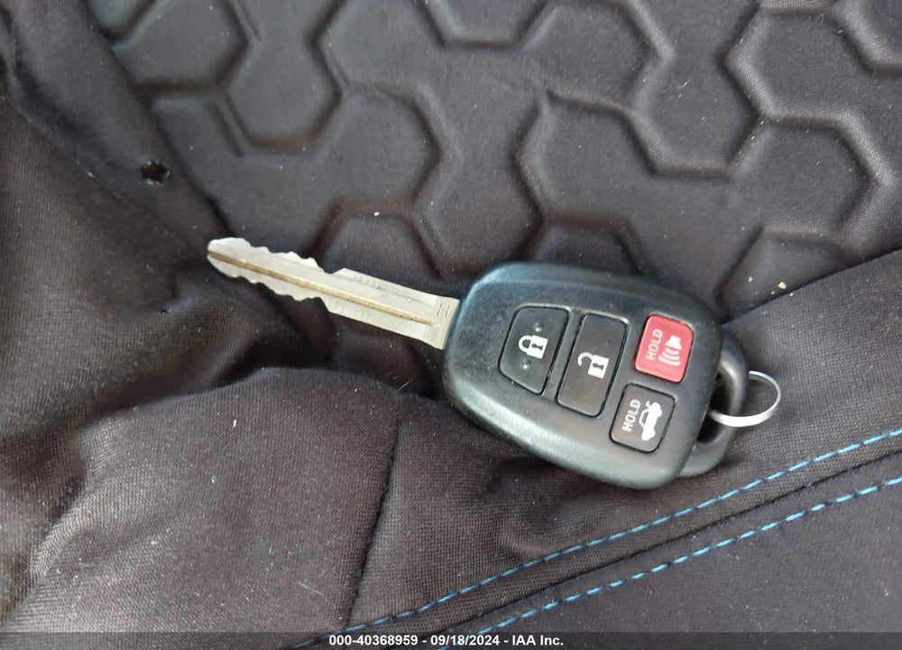2015 TOYOTA COROLLA LE VIN: 5YFBURHE6FP196770