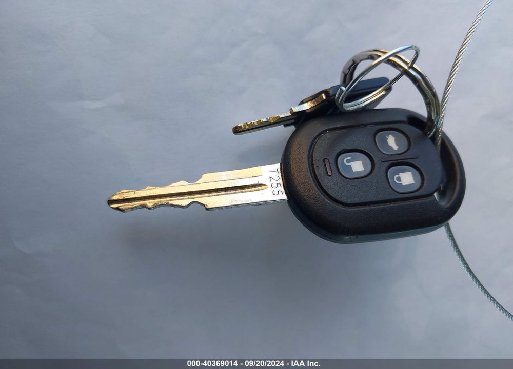 2010 CHEVROLET AVEO LT VIN: KL1TG5DE8AB112408