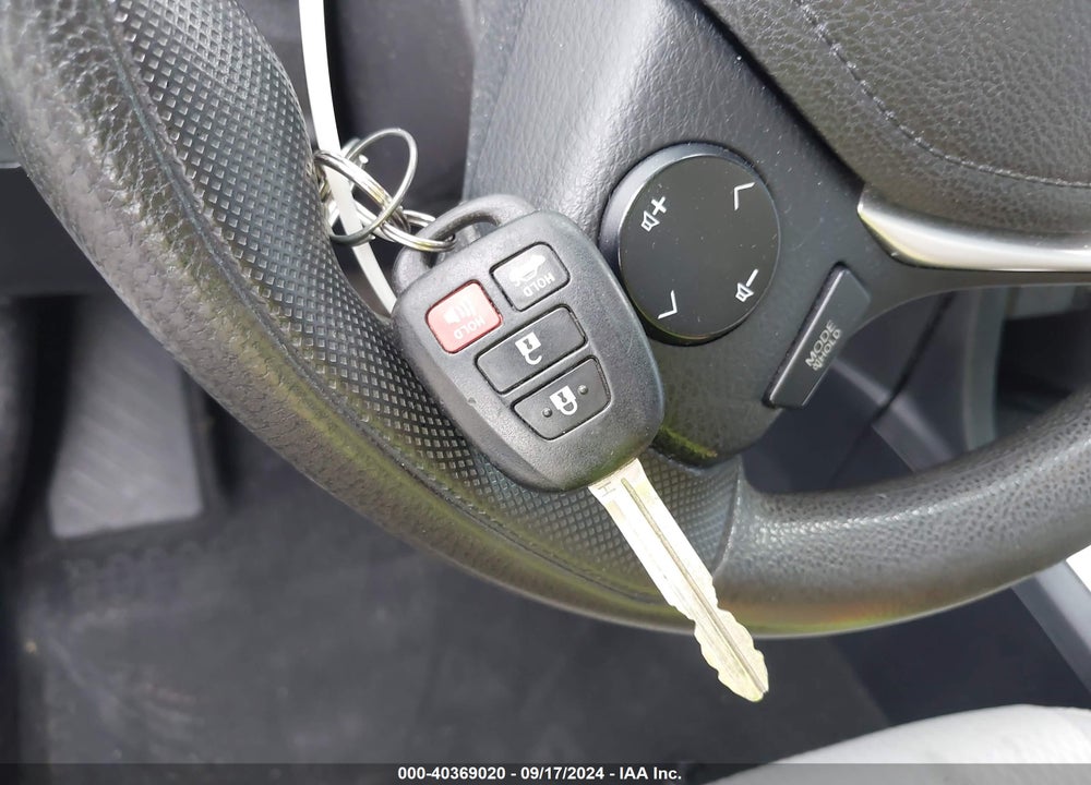 2018 TOYOTA COROLLA LE VIN: 2T1BURHE7JC080843