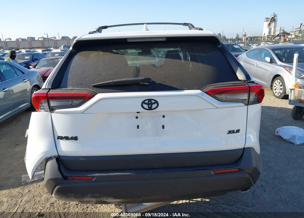 2019 TOYOTA RAV4 XLE VIN: 2T3W1RFV7KW029802