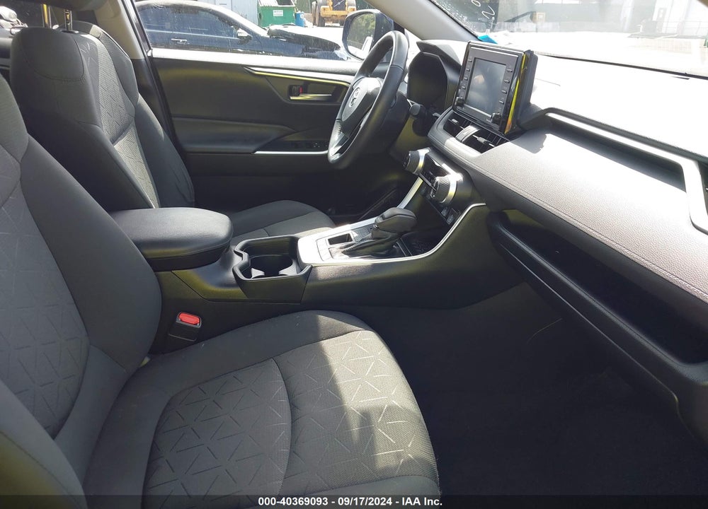2021 TOYOTA RAV4 XLE VIN: 2T3P1RFV9MW215073