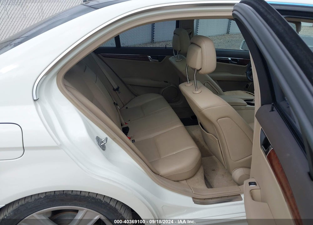 2011 MERCEDES-BENZ C 300 LUXURY 4MATIC/SPORT 4MATIC VIN: WDDGF8BB6BR172709