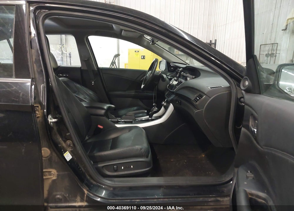 2015 HONDA ACCORD VIN: 1HGCR3F83FA021334
