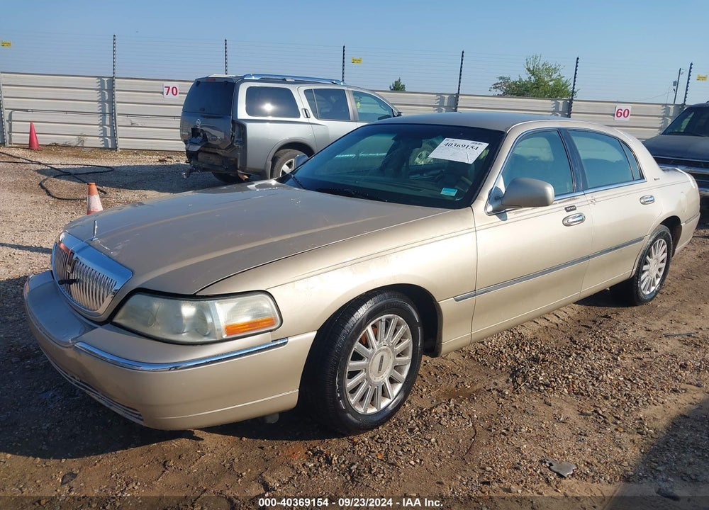 2005 LINCOLN TOWN CAR SIGNATURE VIN: 1LNHM81W75Y629011