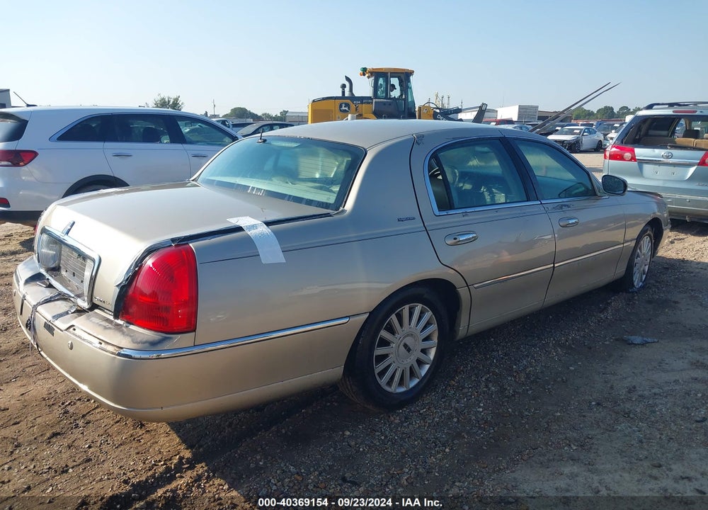 2005 LINCOLN TOWN CAR SIGNATURE VIN: 1LNHM81W75Y629011