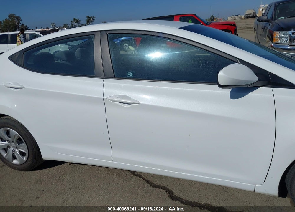 2016 HYUNDAI ELANTRA SE VIN: 5NPDH4AE2GH717816