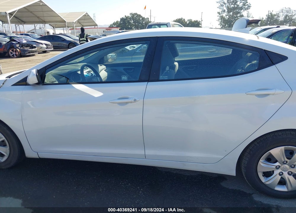 2016 HYUNDAI ELANTRA SE VIN: 5NPDH4AE2GH717816