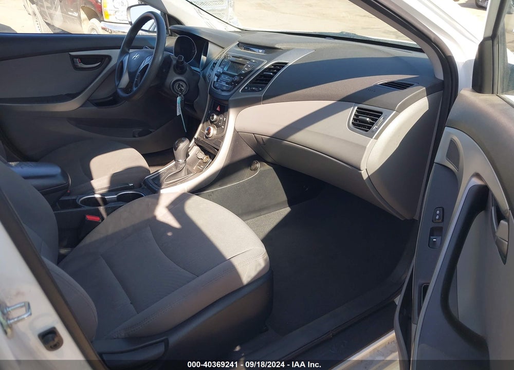 2016 HYUNDAI ELANTRA SE VIN: 5NPDH4AE2GH717816
