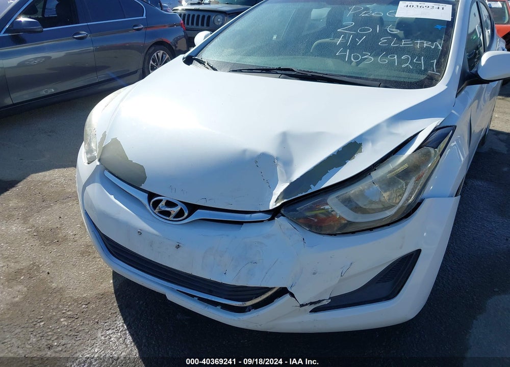 2016 HYUNDAI ELANTRA SE VIN: 5NPDH4AE2GH717816