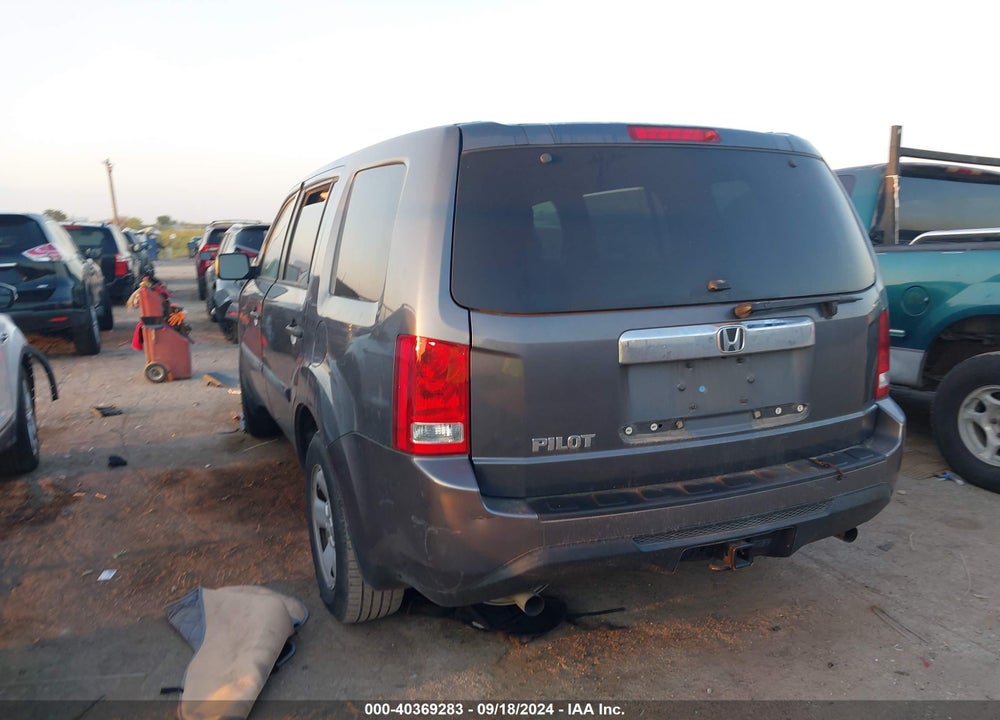 2015 HONDA PILOT LX VIN: 5FNYF3H25FB009053