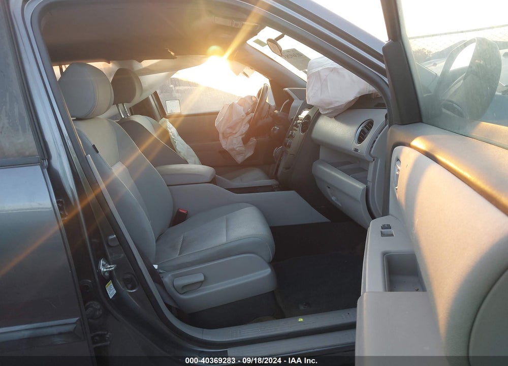 2015 HONDA PILOT LX VIN: 5FNYF3H25FB009053