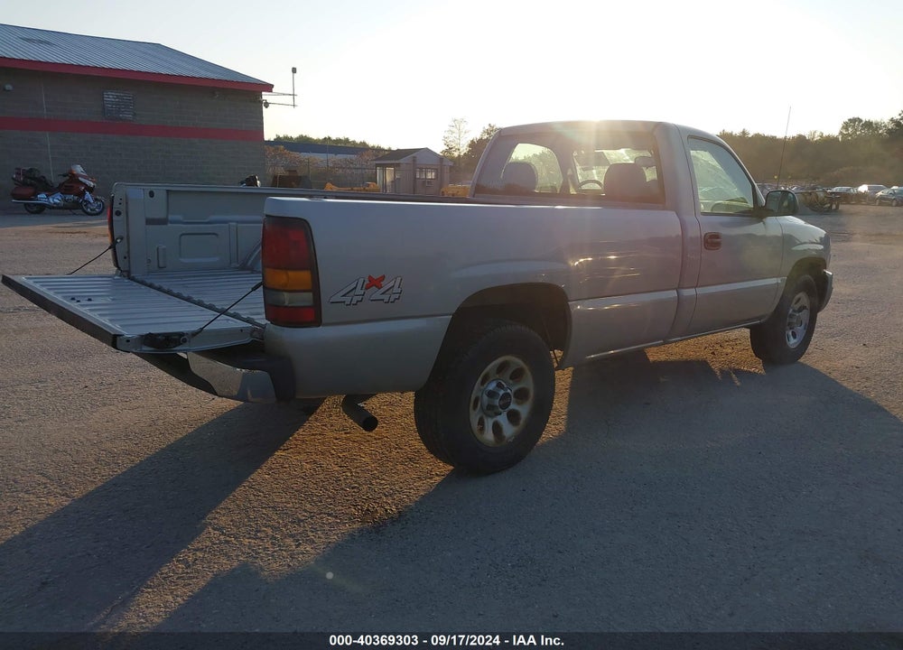 2005 GMC SIERRA 1500 WORK TRUCK VIN: 1GTEK14V75E165985
