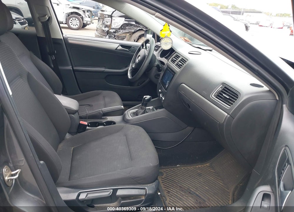 2015 VOLKSWAGEN JETTA 1.8T SE VIN: 3VWD17AJ0FM281458