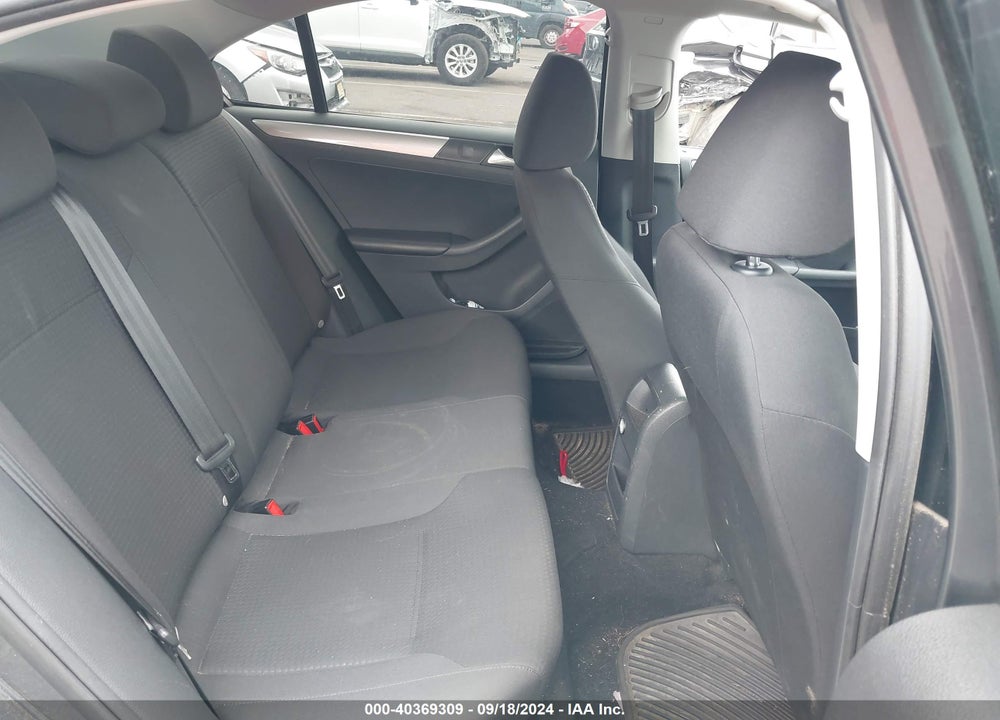 2015 VOLKSWAGEN JETTA 1.8T SE VIN: 3VWD17AJ0FM281458