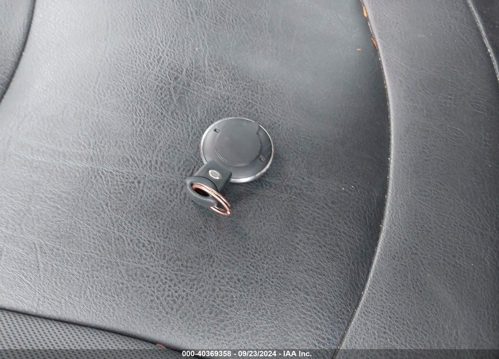 2010 MINI COOPER VIN: WMWMR3C59ATZ19413