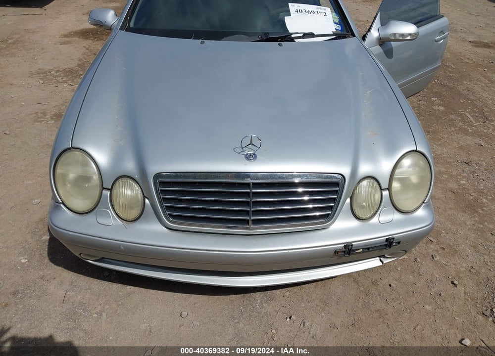 2000 MERCEDES-BENZ CLK 430 VIN: WDBLK70G8YT031115