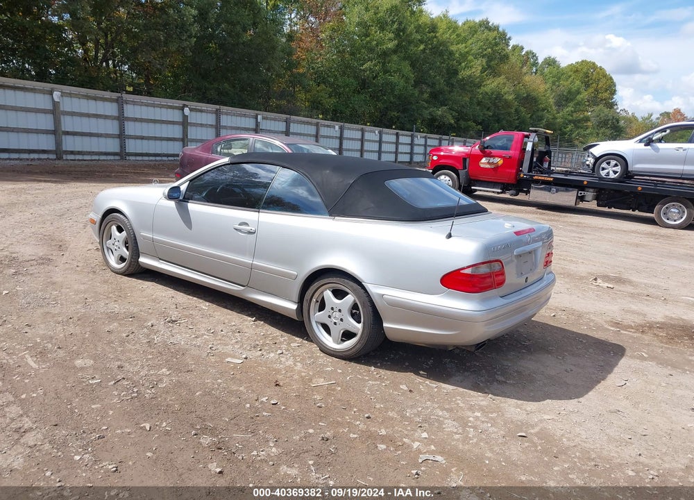 2000 MERCEDES-BENZ CLK 430 VIN: WDBLK70G8YT031115