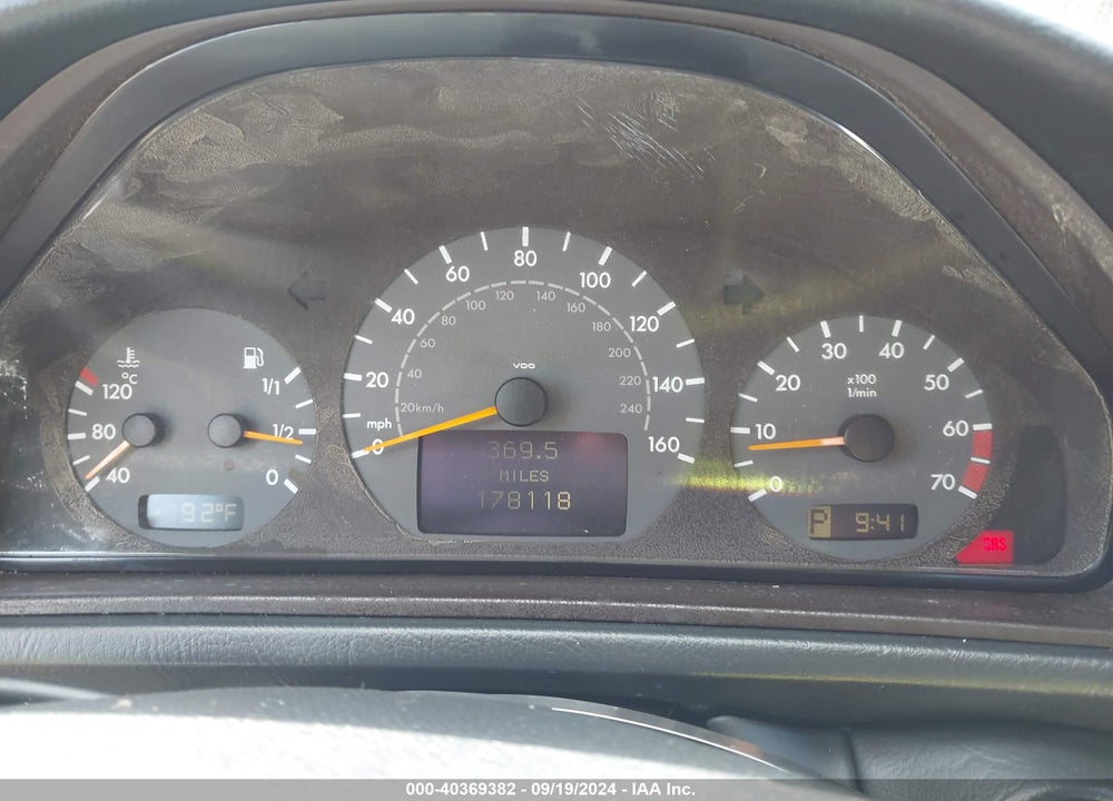 2000 MERCEDES-BENZ CLK 430 VIN: WDBLK70G8YT031115