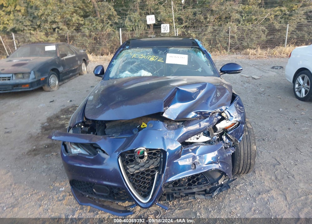 2017 ALFA ROMEO GIULIA VIN: ZARFAECN1H7556628