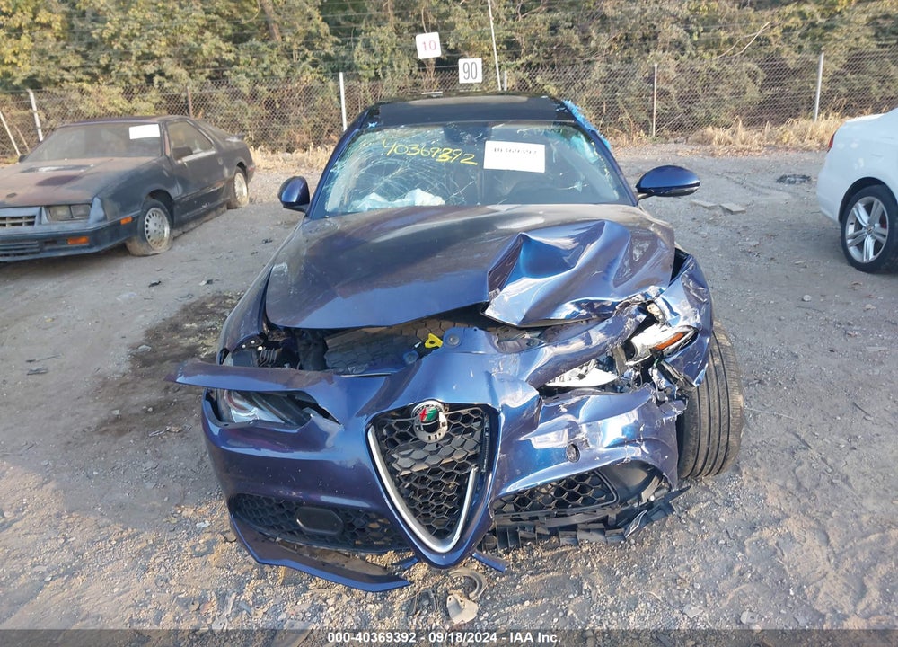 2017 ALFA ROMEO GIULIA VIN: ZARFAECN1H7556628