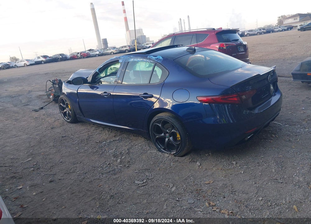 2017 ALFA ROMEO GIULIA VIN: ZARFAECN1H7556628