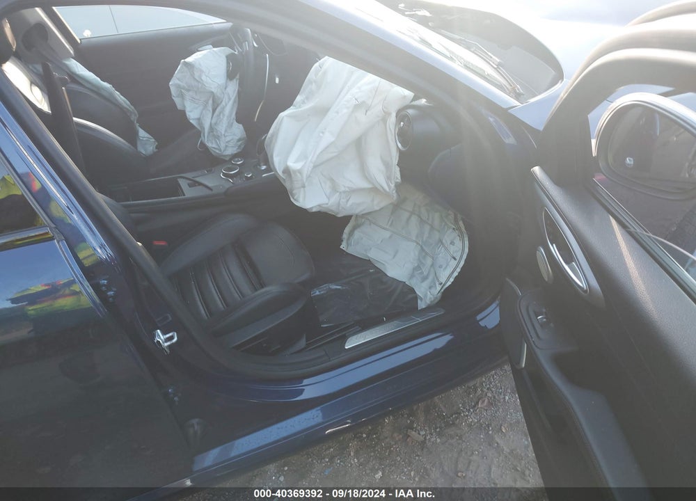 2017 ALFA ROMEO GIULIA VIN: ZARFAECN1H7556628
