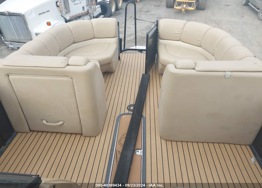 2015 HARRIS SOLTICE VIN: 2B175120