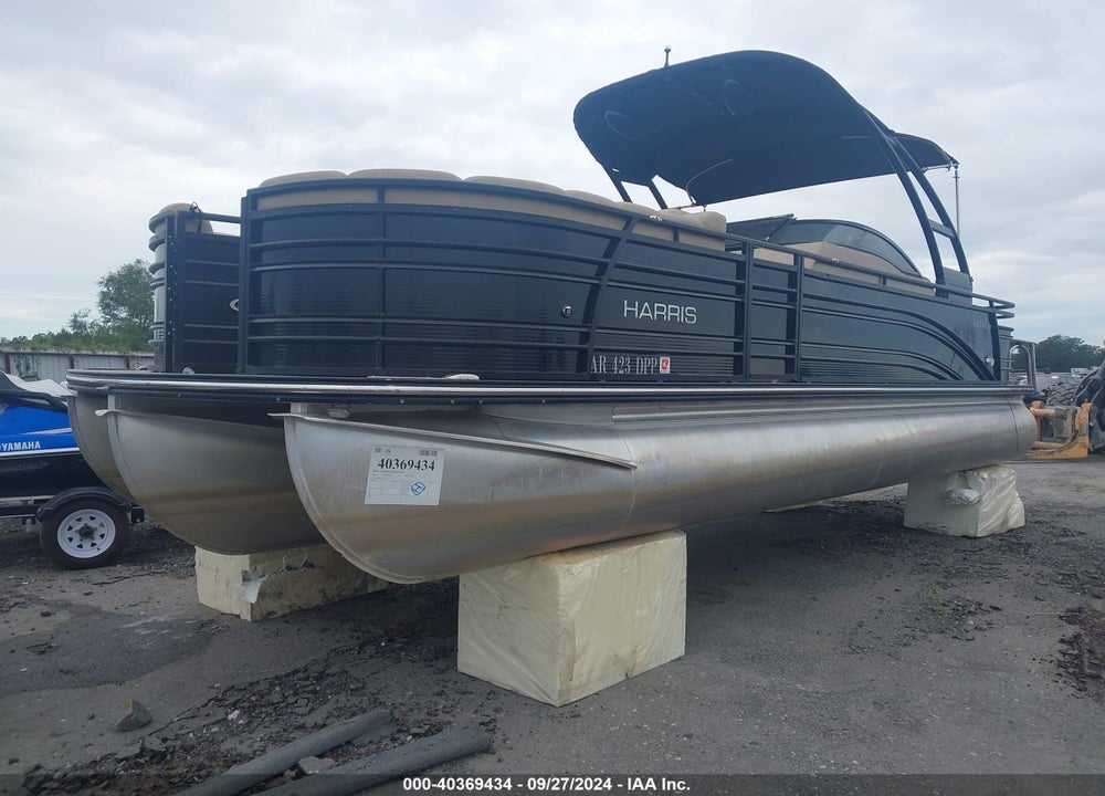 2015 HARRIS SOLTICE VIN: 2B175120