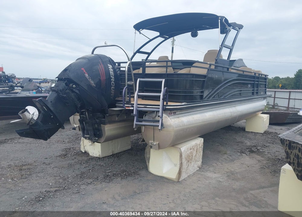2015 HARRIS SOLTICE VIN: 2B175120