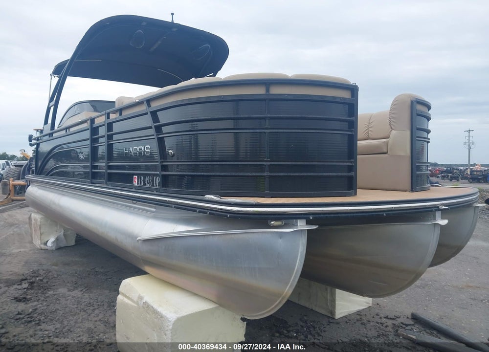 2015 HARRIS SOLTICE VIN: 2B175120