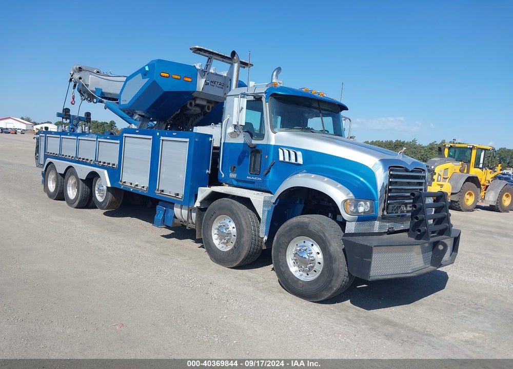 2012 MACK 700 GU700 VIN: 1M2AX04C7CM011056