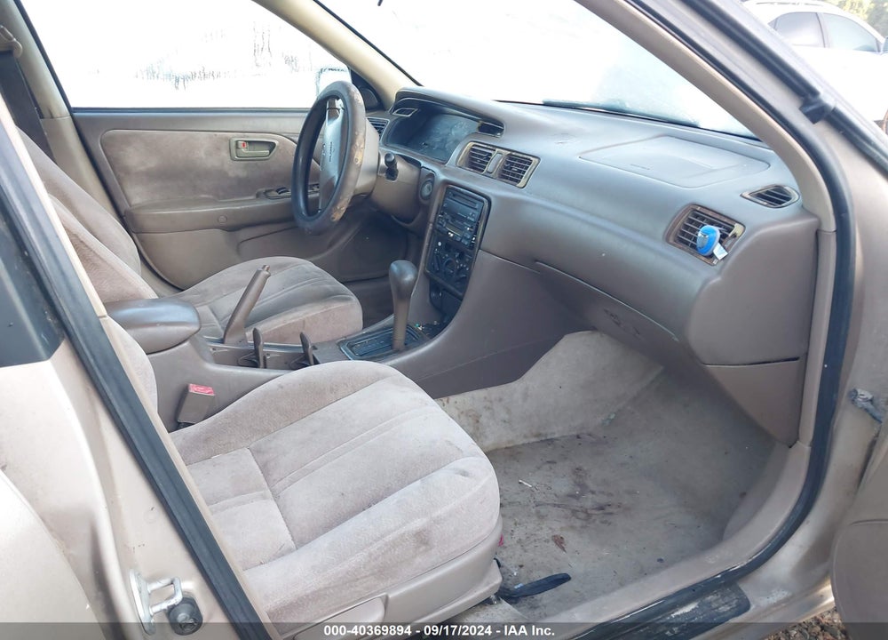 1998 TOYOTA CAMRY LE VIN: 4T1BG22K7WU312361