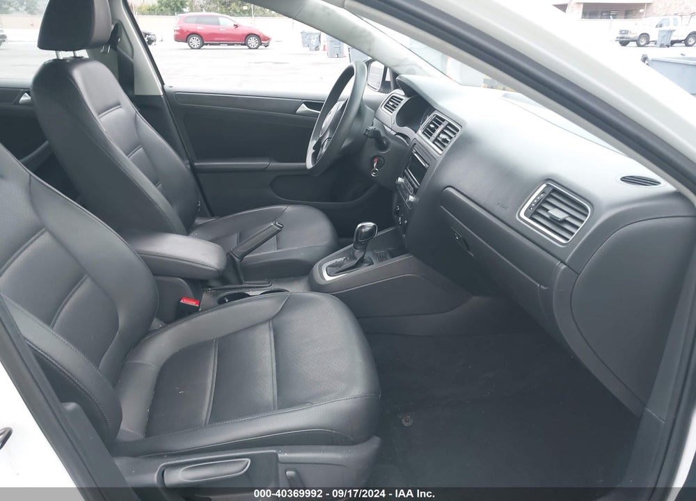 2014 VOLKSWAGEN JETTA 1.8T SE VIN: 3VWD17AJXEM365298