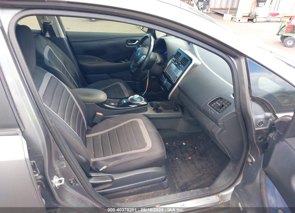 2015 NISSAN LEAF SV VIN: 1N4AZ0CP1FC307001