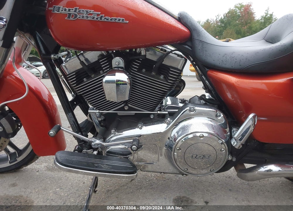 2011 HARLEY-DAVIDSON FLHX VIN: 1HD1KB414BB670539