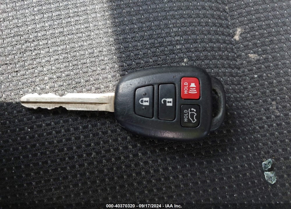 2017 TOYOTA RAV4 XLE VIN: 2T3WFREV9HW355516